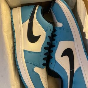 Nike - Air Jordan 1 Low - White, Obsidian, Powder Blue (8M/(9.5W)